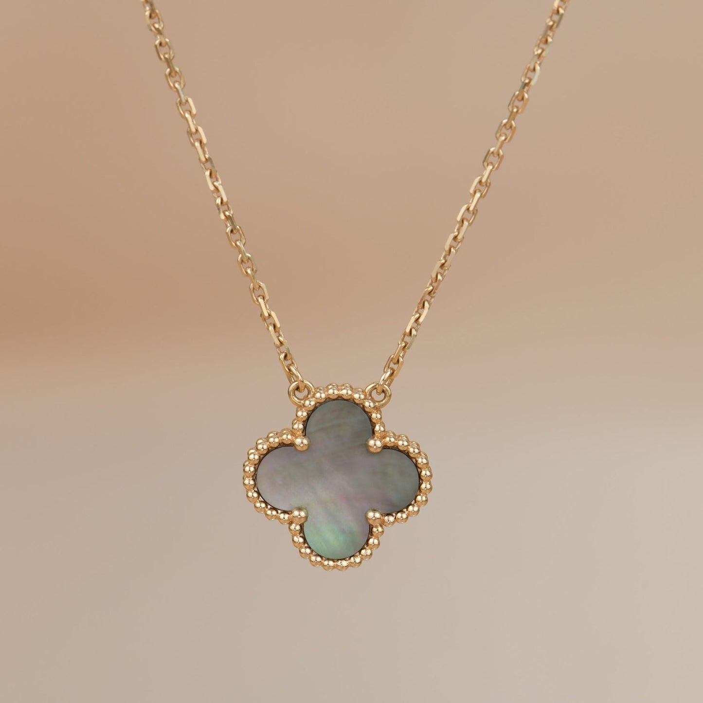 ¡®Moco¡¯CLOVER 15MM GRAY MOTHER OF PEARL NECKLACE