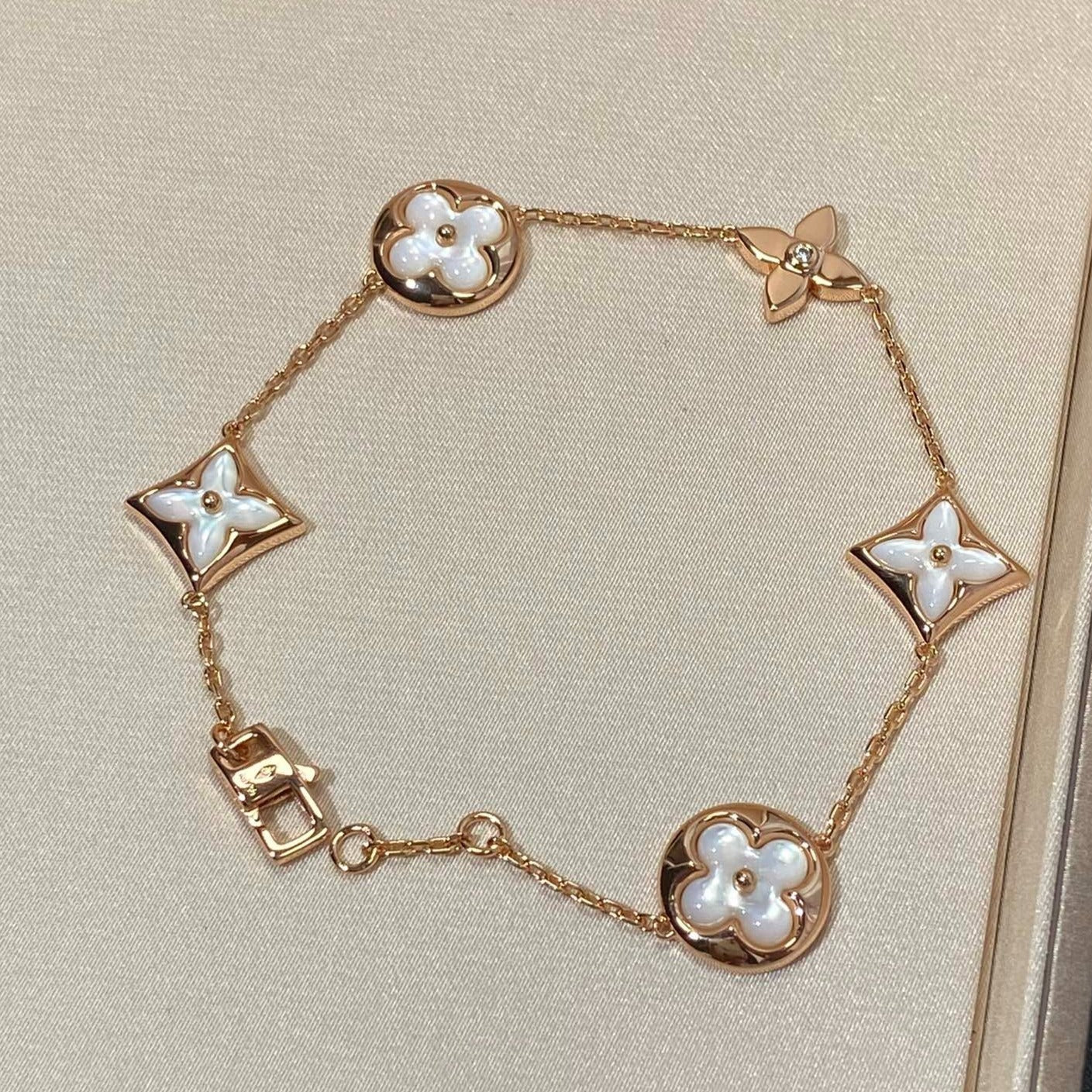 ¡®Moco¡¯STAR AND SUN 5 MOTIF MOP PINK GOLD BRACELET