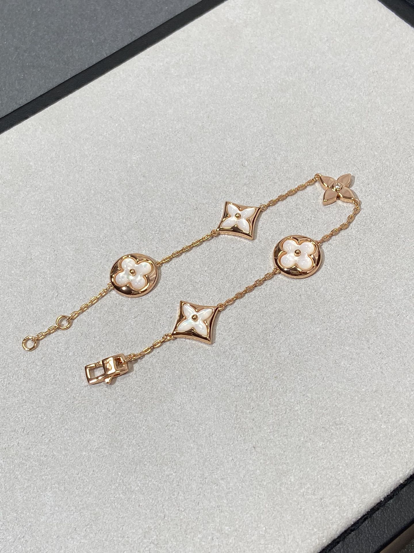 ¡®Moco¡¯STAR AND SUN 5 MOTIF MOP PINK GOLD BRACELET