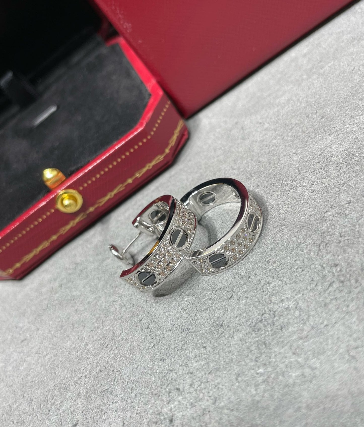 ¡®Moco¡¯LOVE CERAMIC DIAMOND PAVED SILVER EARRINGS