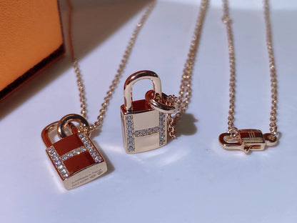 ¡®Moco¡¯HM ADVANCED NICHE LOCK HEAD NECKLACE DIAMONDS