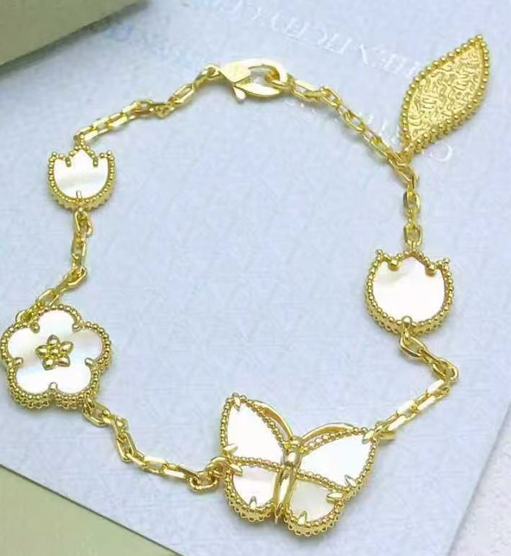[Moco ] 26 NEW CLOVER LUCKY LIGHT YELLOW AND WHITE SET
